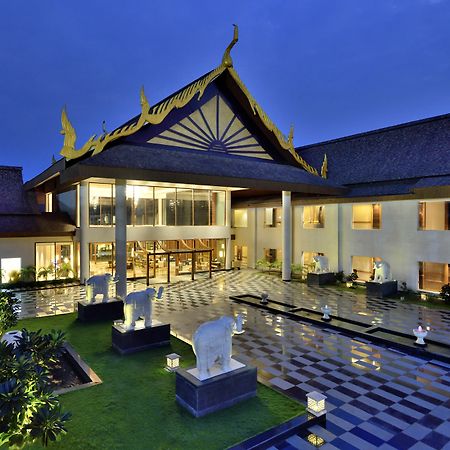 Radisson Blu Plaza Resort & Convention Centre Karjat Exterior photo The Royal