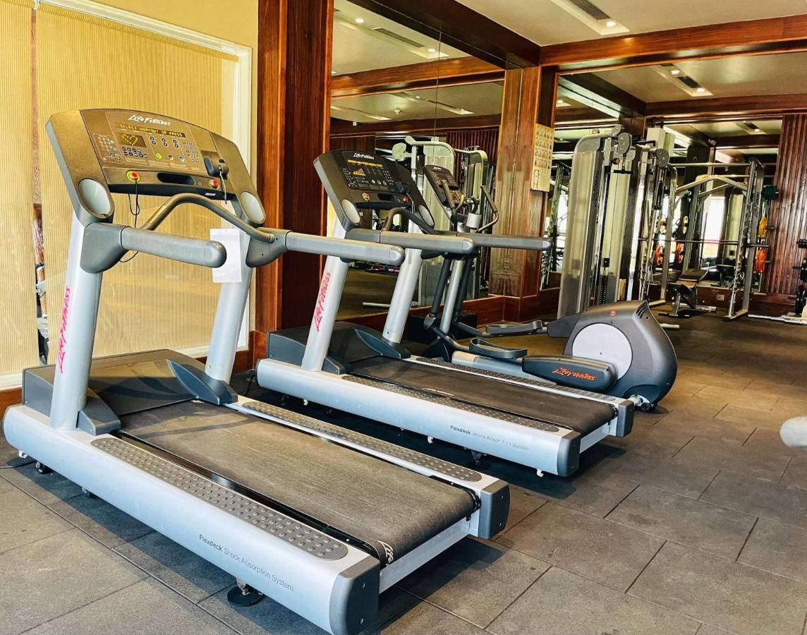 Radisson Blu Plaza Resort & Convention Centre Karjat Exterior photo Treadmills at a gym