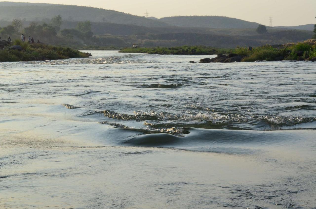 Radisson Blu Plaza Resort & Convention Centre Karjat Exterior photo The river at the end of the day