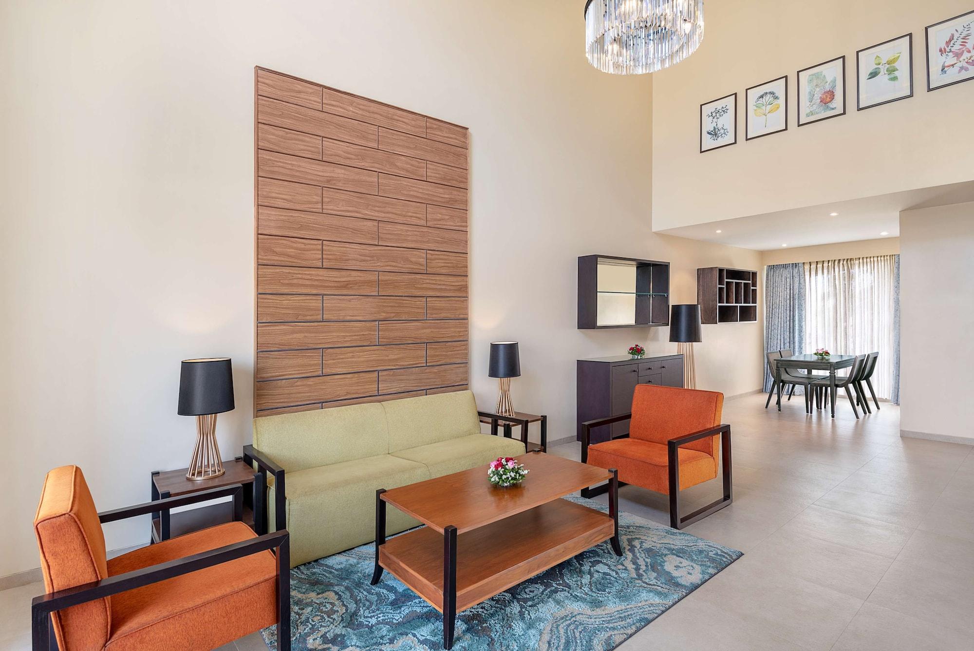 Radisson Blu Plaza Resort & Convention Centre Karjat Exterior photo Living room