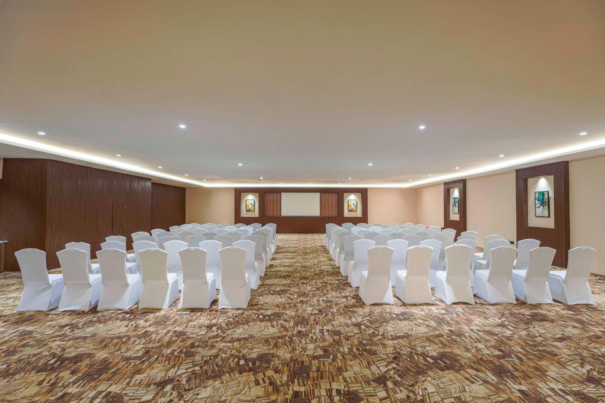 Radisson Blu Plaza Resort & Convention Centre Karjat Exterior photo The ballroom