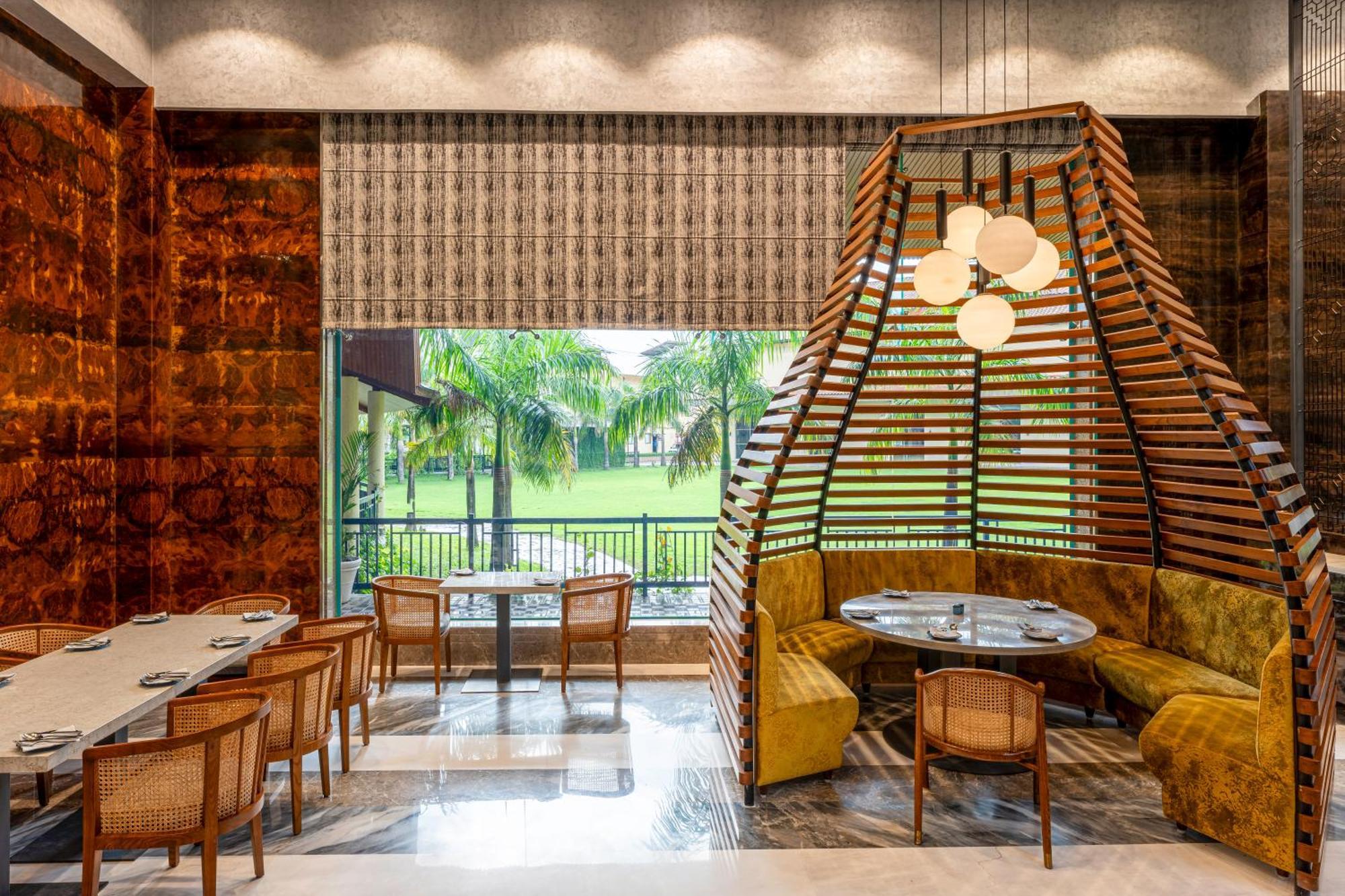 Radisson Blu Plaza Resort & Convention Centre Karjat Exterior photo The restaurant at the Taj Bengal