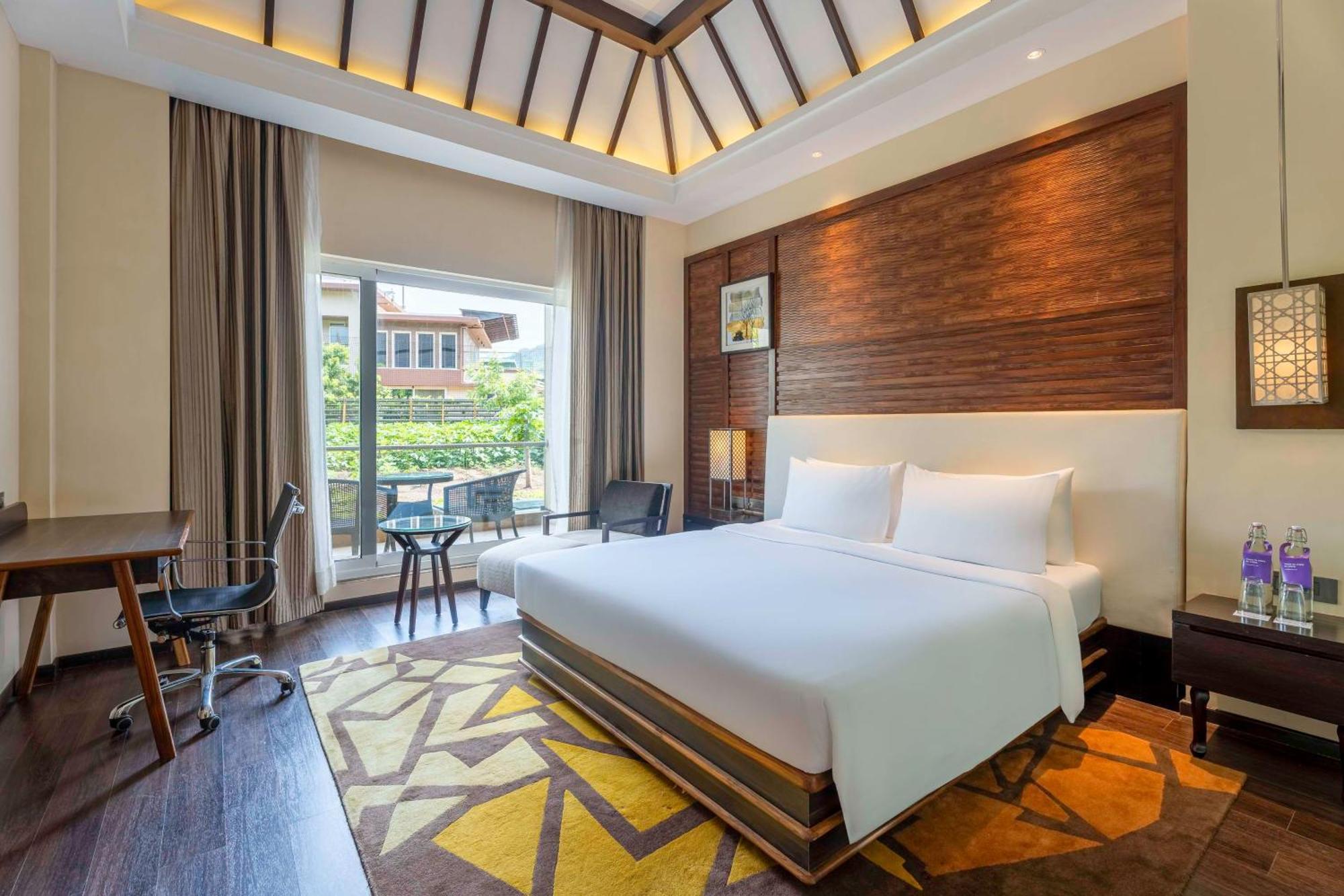 Radisson Blu Plaza Resort & Convention Centre Karjat Exterior photo Deluxe Room