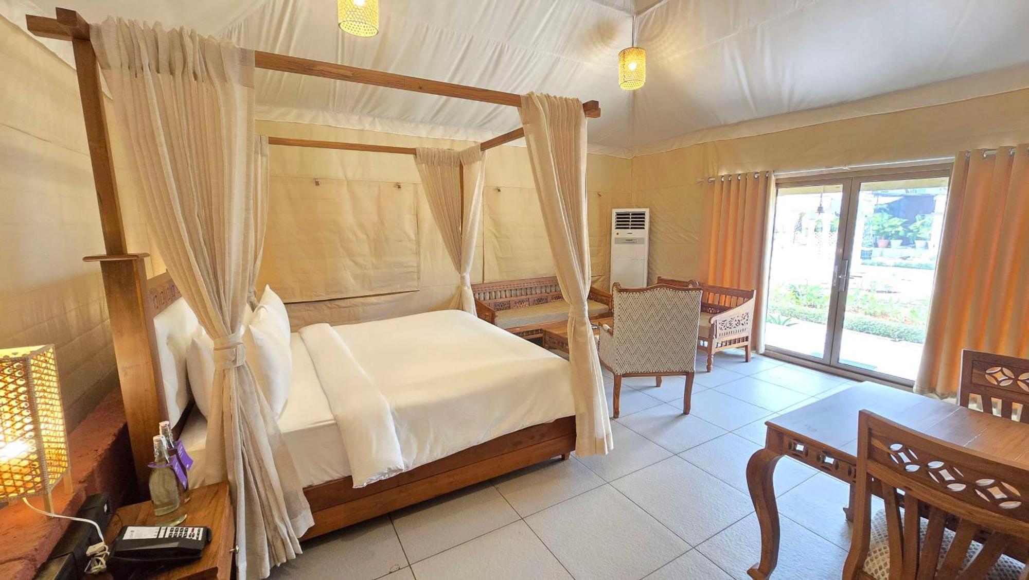 Radisson Blu Plaza Resort & Convention Centre Karjat Exterior photo A bedroom at the resort