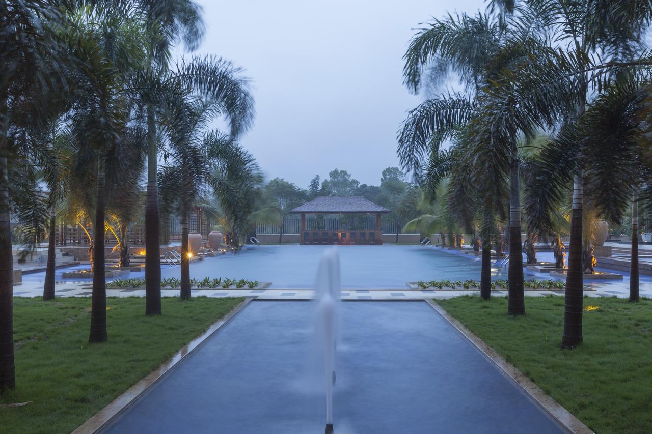 Radisson Blu Plaza Resort & Convention Centre Karjat Exterior photo The pool at the hotel