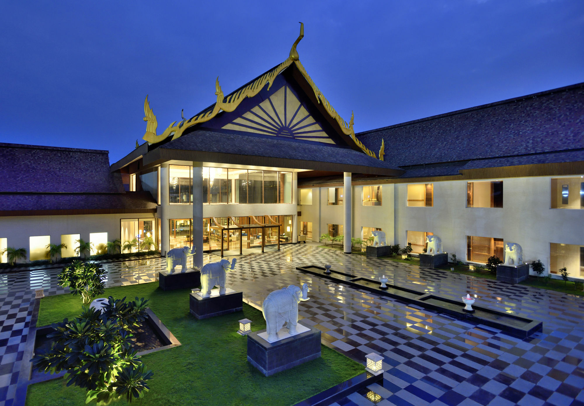 Radisson Blu Plaza Resort & Convention Centre Karjat Exterior photo The Royal